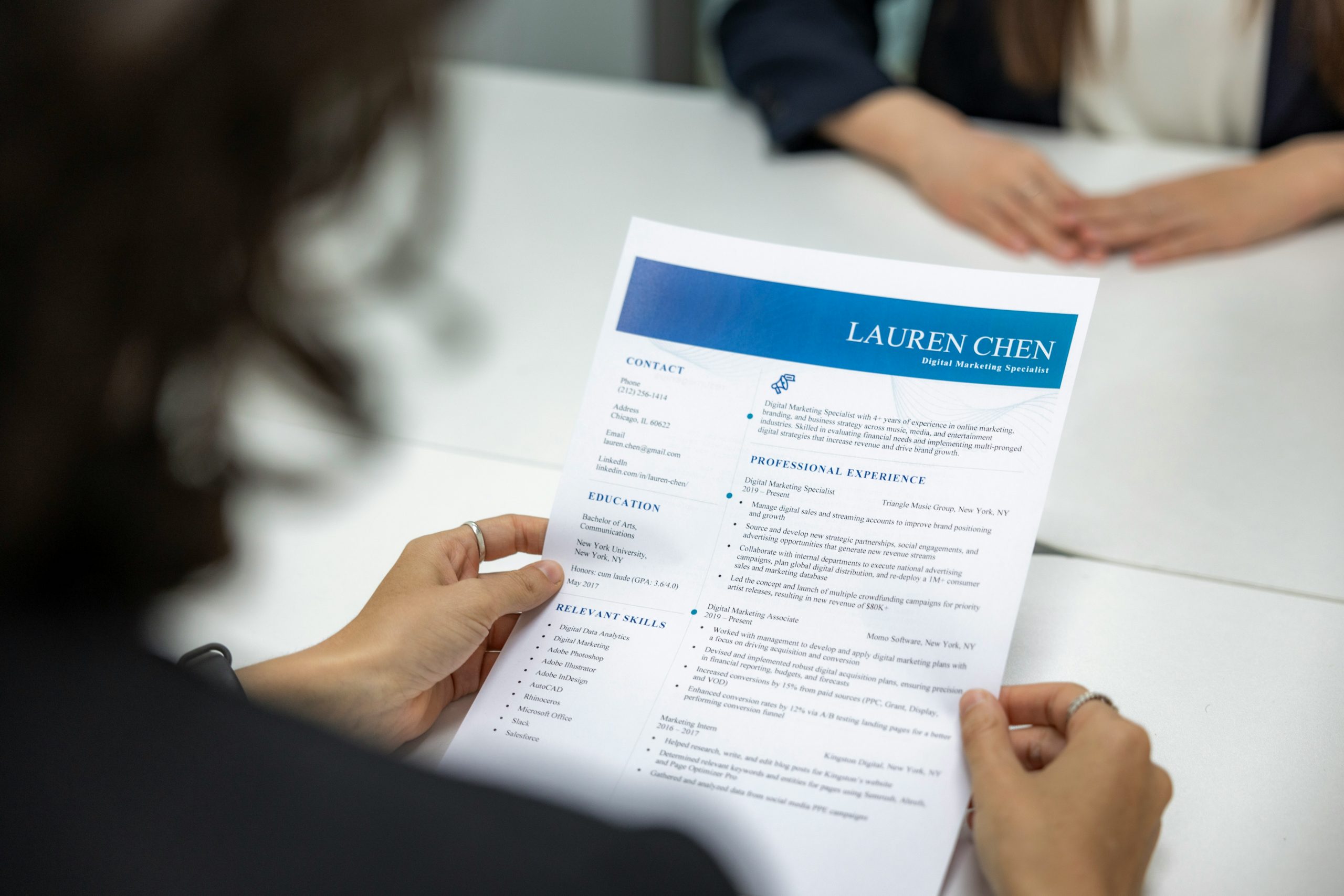 woman holding a resume contingent recruiter